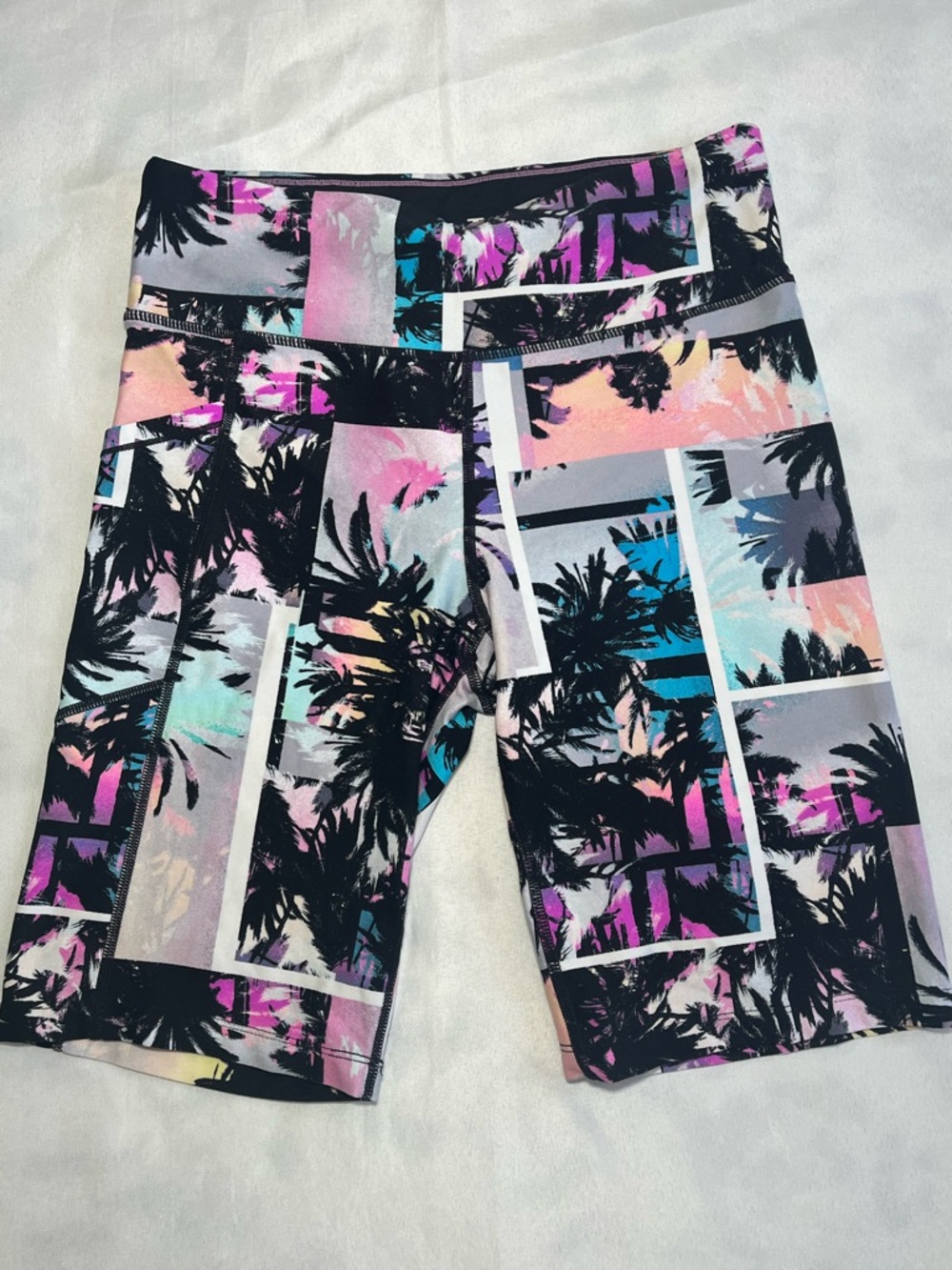 Calvin Klein 90s Y2K Womens Tropical City Scape Print Active Biker Shorts Medium